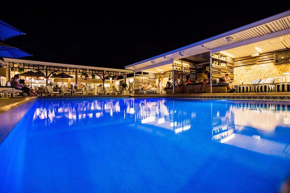 Rambutan Resort Townsville Exterior photo